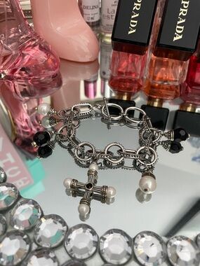 ✨Silver-Tone Chain Bracelet with Cross, Black Beads & White Pearls✨Preloved